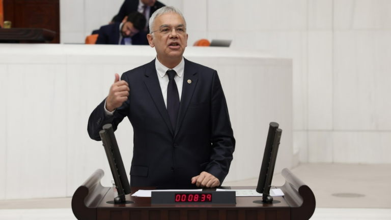 Kayıhan Pala