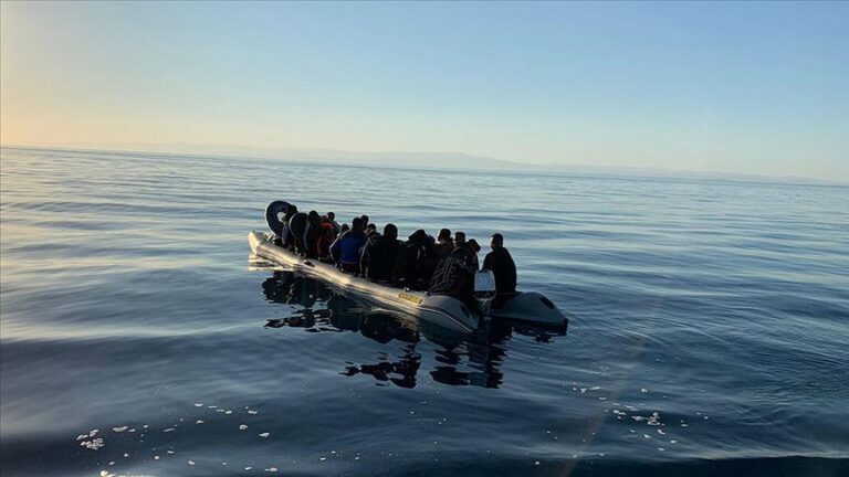Göçmen Gemisi Battı: 17 Kişi Kurtarıldı, İki Çocuk Hayatını Kaybetti