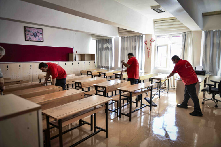 Eğitimde tasarruf öğrencilerin psikolojisi ve sağlığını tehdit ediyor