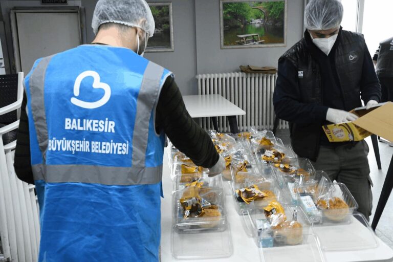 Balıkesir’de İlkokul Öğrencilerine Beslenme Desteği Sürüyor